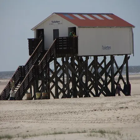 Semi-detached House In St Peter-ording 度假居 *